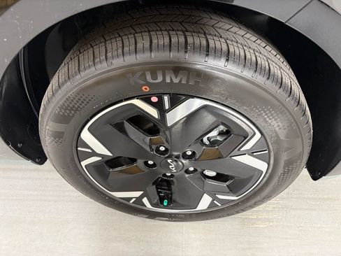New 2026 Kia Niro Wind FWD image 11