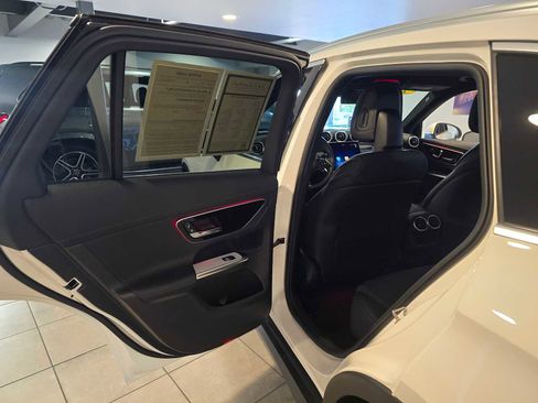 Used 2025 Mercedes-Benz GLC 300 image 16