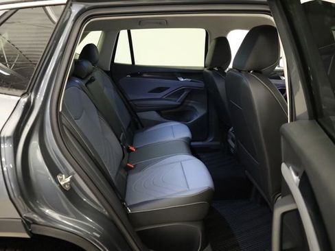 New 2026 Volkswagen Tiguan SE AWD/4WD image 29