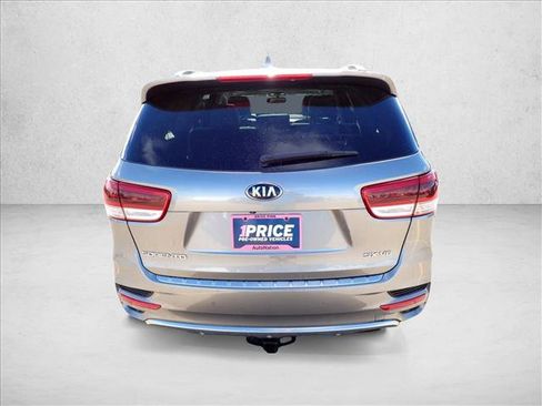 Used 2017 Kia Sorento SX image 3
