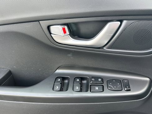 Used 2023 Hyundai Kona SE w/ Cargo Package FWD image 11