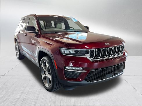 Used 2023 Jeep Grand Cherokee Limited AWD/4WD image 3