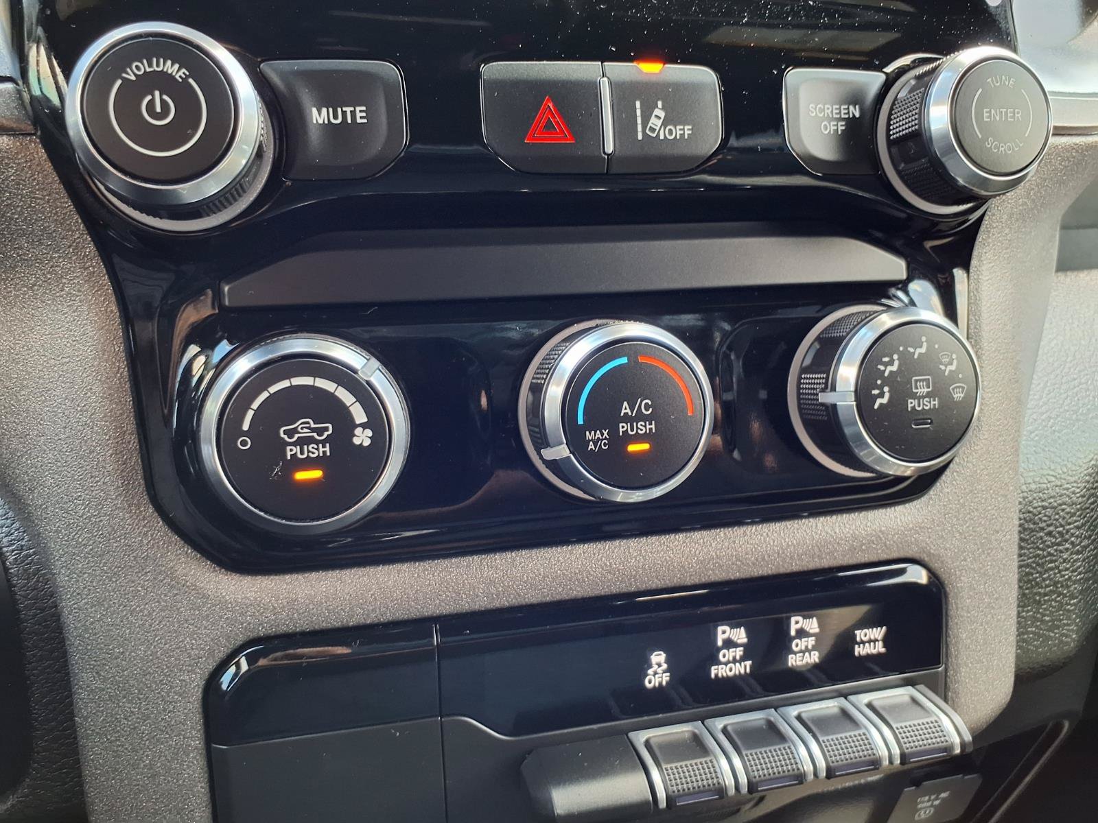 Used 2025 RAM 1500 Warlock AWD/4WD image 9