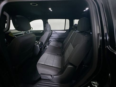 Used 2025 GMC Acadia Elevation image 29