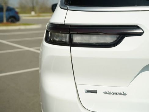 Used 2023 Jeep Grand Cherokee L Summit w/ Luxury Tech Group V image 42