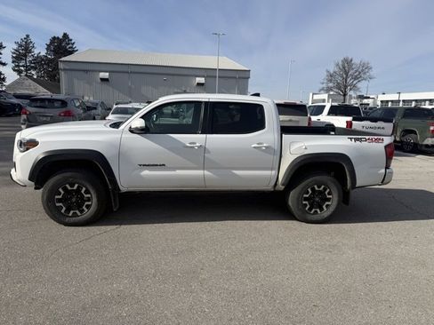 Used 2019 Toyota Tacoma TRD Off-Road image 1