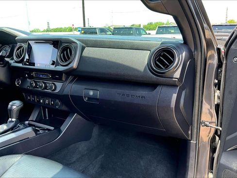 Used 2019 Toyota Tacoma TRD Sport w/ TRD Premium Sport Package RWD image 19