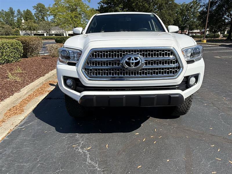 Used 2017 Toyota Tacoma TRD Off-Road w/ Tow Package AWD/4WD image 5