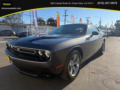 Used 2019 Dodge Challenger SXT RWD image 1