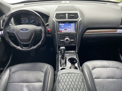 Used 2019 Ford Explorer Limited w/ Class III Trailer Tow Package FWD image 16