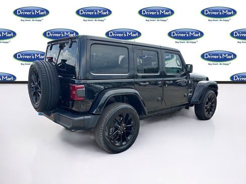 Used 2024 Jeep Wrangler Unlimited Sahara AWD/4WD image 7