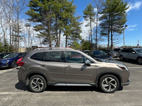 Used 2023 Subaru Forester Touring AWD/4WD image 4
