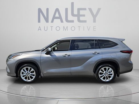 Used 2026 Toyota Highlander Limited AWD/4WD image 2