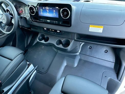 New 2025 Mercedes-Benz Sprinter 2500 image 24