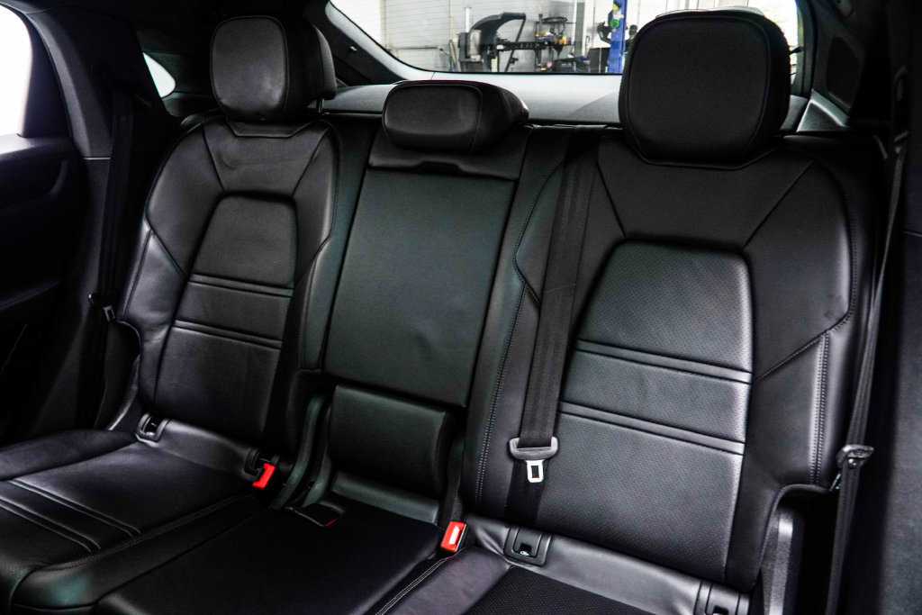 Used 2023 Porsche Cayenne Coupe AWD/4WD image 48