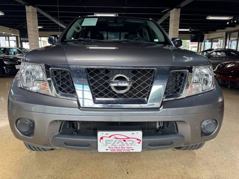 Used 2018 Nissan Frontier SV RWD image 2