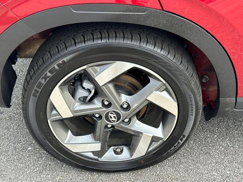 Used 2025 Hyundai Venue SEL image 17