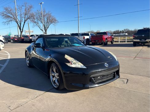 Used 2010 Nissan 370Z Touring w/ Sport Pkg image 2