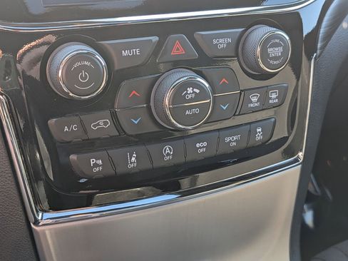 Certified 2022 Jeep Grand Cherokee Laredo E w/ Security & Convenience Group AWD/4WD image 22