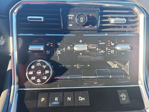 Used 2025 Nissan Armada Platinum image 19