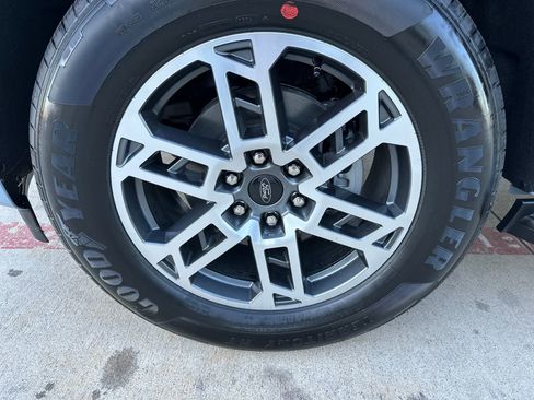 New 2025 Ford Expedition Active image 27