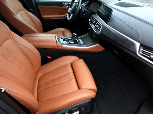 Used 2022 BMW X5 xDrive40i w/ M Sport Package image 18
