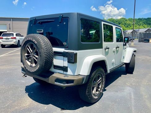 Used 2017 Jeep Wrangler Unlimited Sahara AWD/4WD image 13