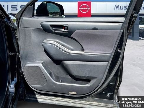 Used 2024 Toyota Highlander LE image 26