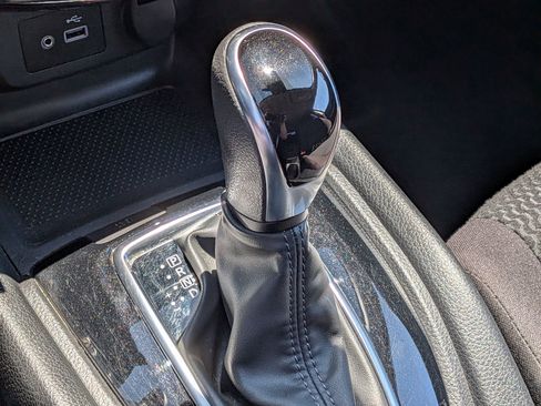 Used 2020 Nissan Rogue Sport S image 25