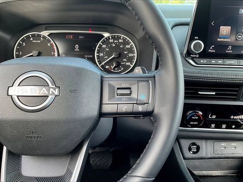 Used 2026 Nissan Rogue SV FWD image 14
