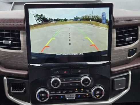 Used 2024 Ford Expedition Limited image 18
