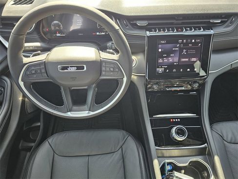 Used 2025 Jeep Grand Cherokee Laredo X w/ Luxury Tech Group I image 18