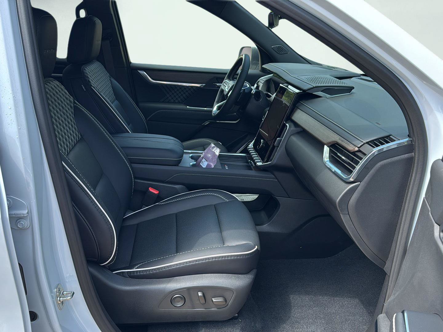 New 2026 GMC Acadia Denali w/ Super Cruise Package FWD image 27
