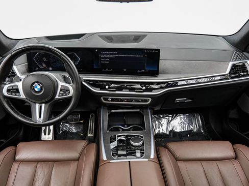 Used 2023 BMW X7 M60i AWD/4WD image 13