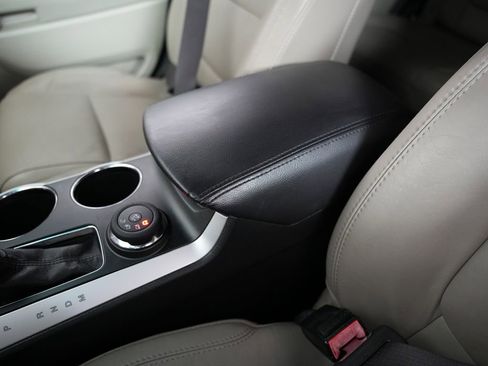 Used 2013 Ford Explorer XLT image 30