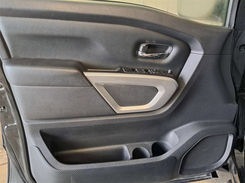 Used 2021 Nissan Titan SV w/ SV Convenience Package image 9