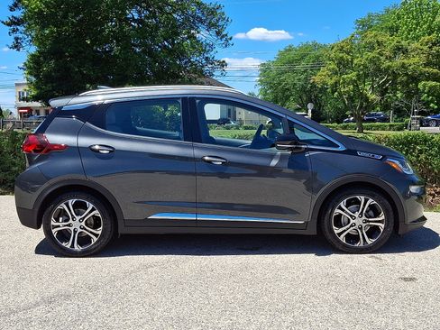 Used 2020 Chevrolet Bolt Premier w/ Infotainment Package FWD image 7