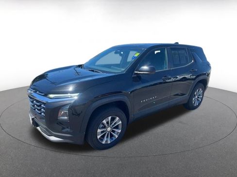 Used 2025 Chevrolet Equinox LT FWD image 2
