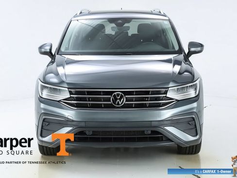 Used 2023 Volkswagen Tiguan SE w/ Panoramic Sunroof Package FWD image 16