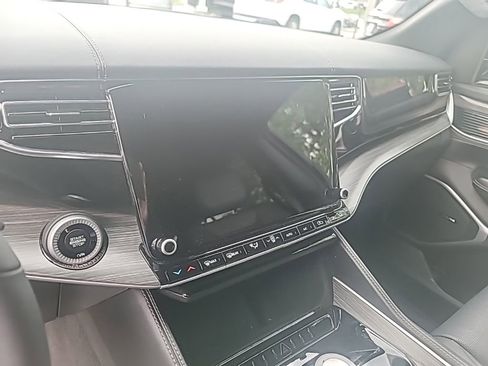 Used 2023 Jeep Wagoneer Series II AWD/4WD image 18