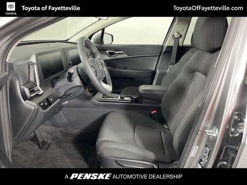 Used 2025 Kia Sportage LX image 19