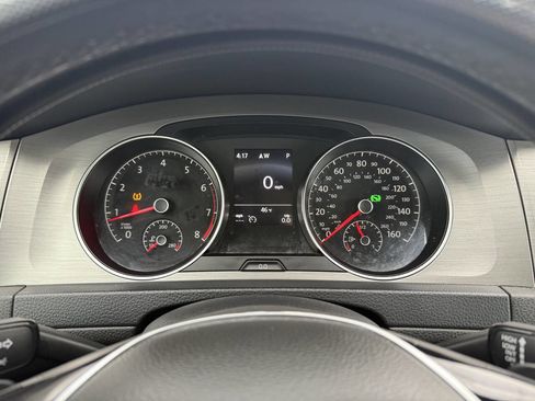 Used 2016 Volkswagen Golf SE image 10