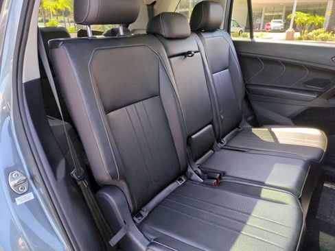 Used 2022 Volkswagen Tiguan SE w/ Panoramic Sunroof Package FWD image 29