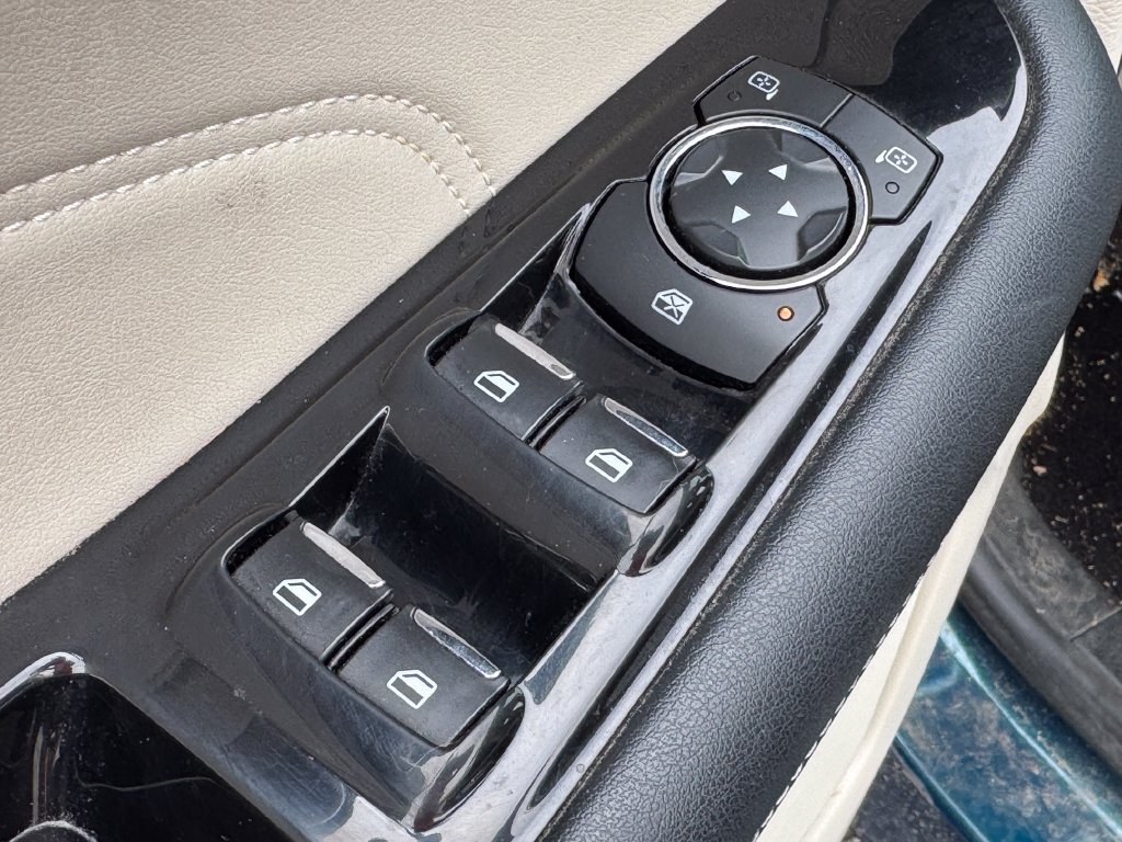 Used 2020 Ford Edge Titanium FWD image 17