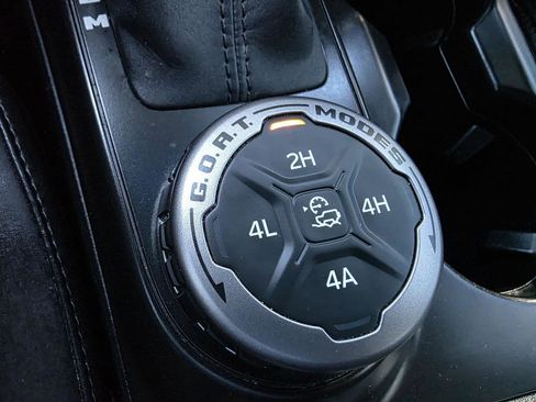 Used 2024 Ford Bronco Everglades image 21