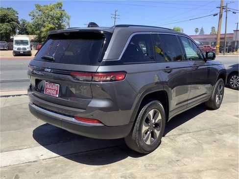 Used 2022 Jeep Grand Cherokee Limited 4xe w/ Luxury Tech Group II AWD/4WD image 4