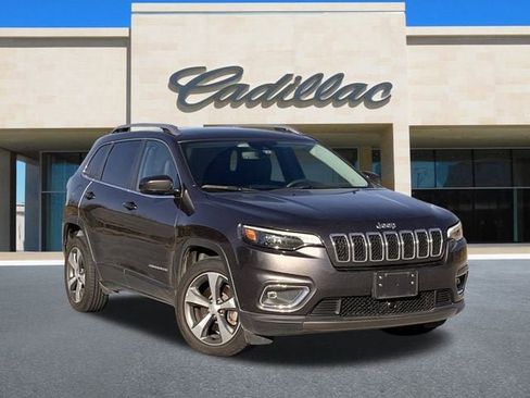 Used 2020 Jeep Cherokee Limited w/ Luxury Group image 2