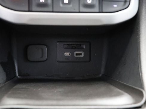 Used 2023 GMC Acadia SLT w/ Elevation Edition image 25