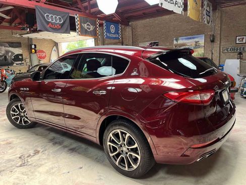 Used 2017 Maserati Levante S AWD/4WD image 4