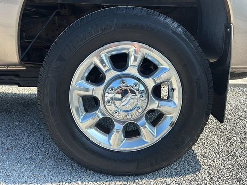 Used 2011 Ford F250 Lariat w/ Lariat Interior Pkg AWD/4WD image 2